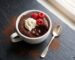 Keto mug cake met chocolade uit de magnetron