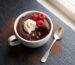 Keto mug cake met chocolade uit de magnetron